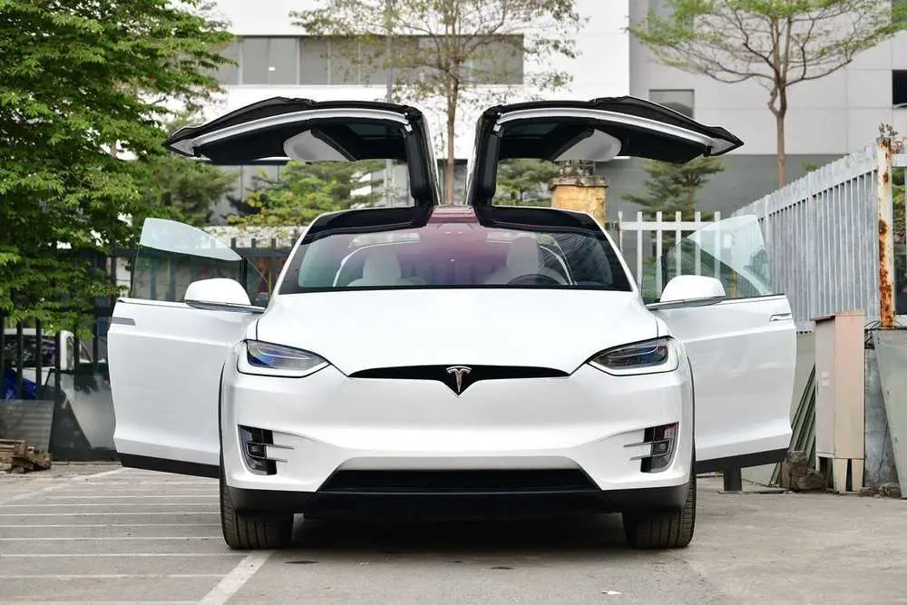 Giá xe ô tô điện Tesla tại Việt Nam