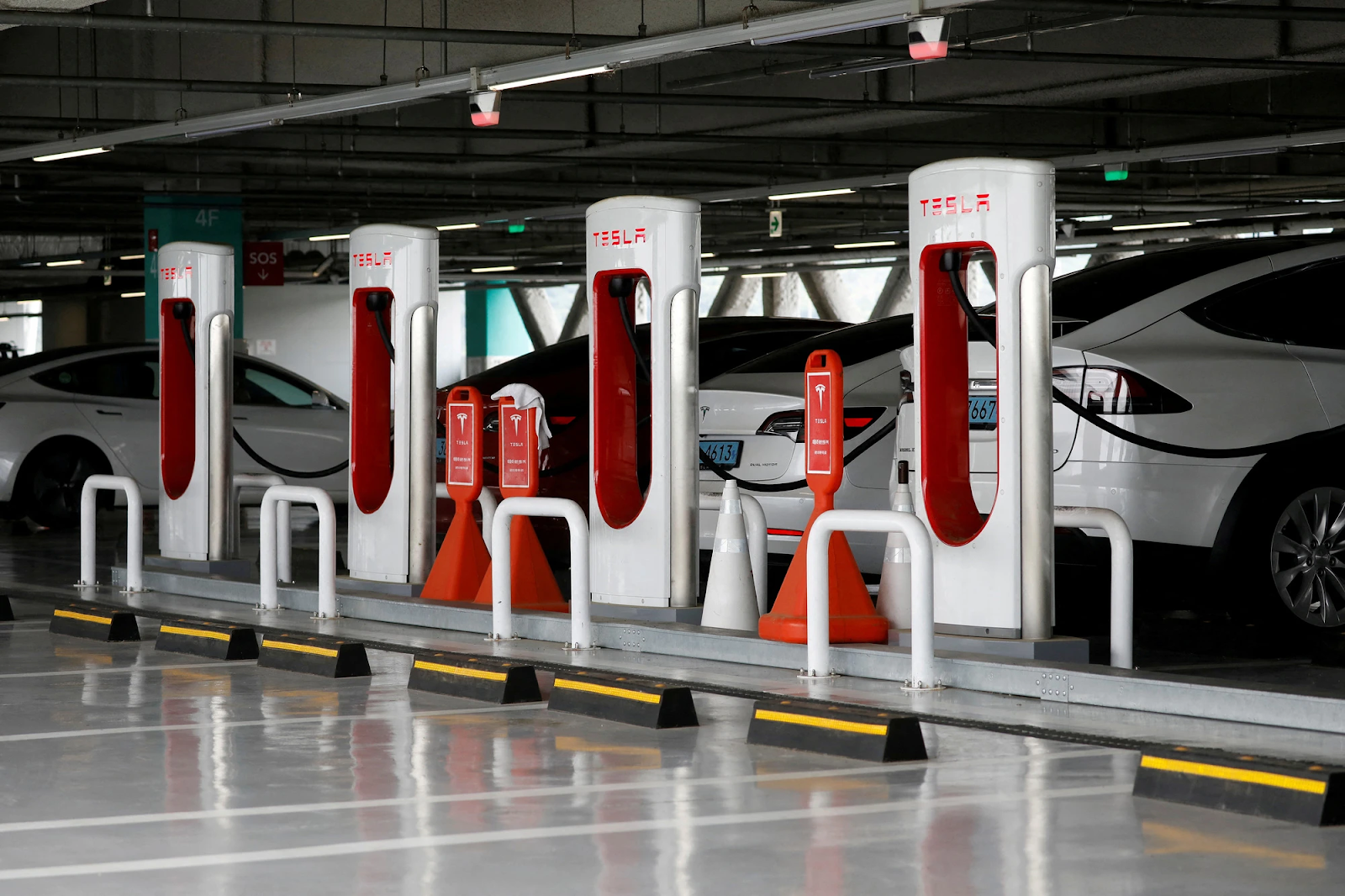 Giá xe ô tô điện Tesla tại Việt Nam